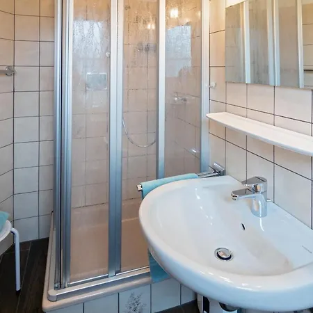 Strandhummel Feriehus *